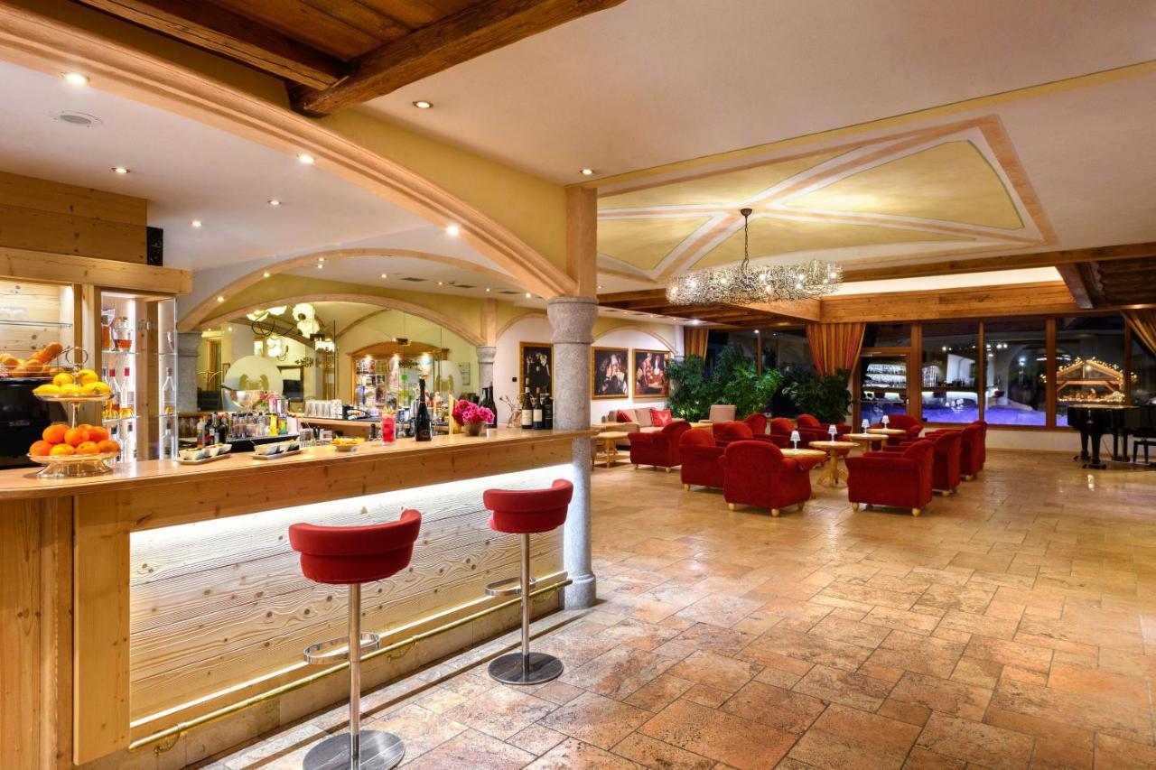 Carlo Magno Hotel Spa Resort มาดอนนาดีกัมปิโญ ภายนอก รูปภาพ