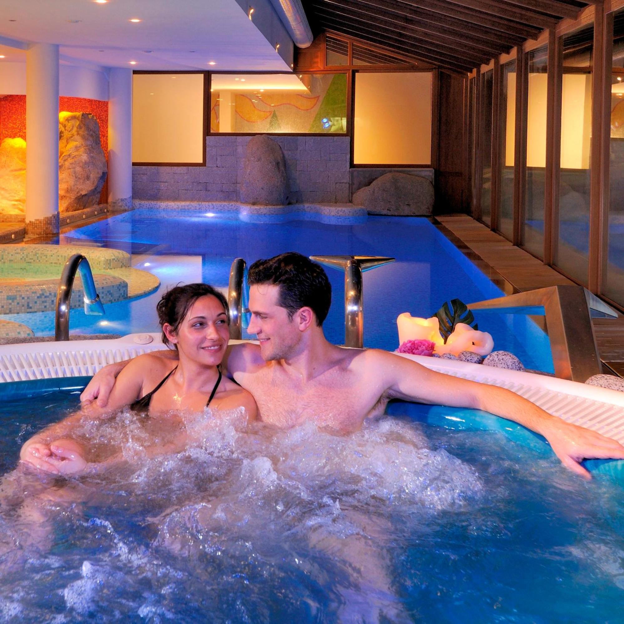 Carlo Magno Hotel Spa Resort มาดอนนาดีกัมปิโญ ภายนอก รูปภาพ