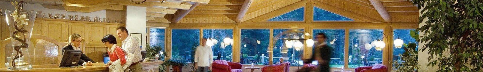 Carlo Magno Hotel Spa Resort มาดอนนาดีกัมปิโญ ภายนอก รูปภาพ