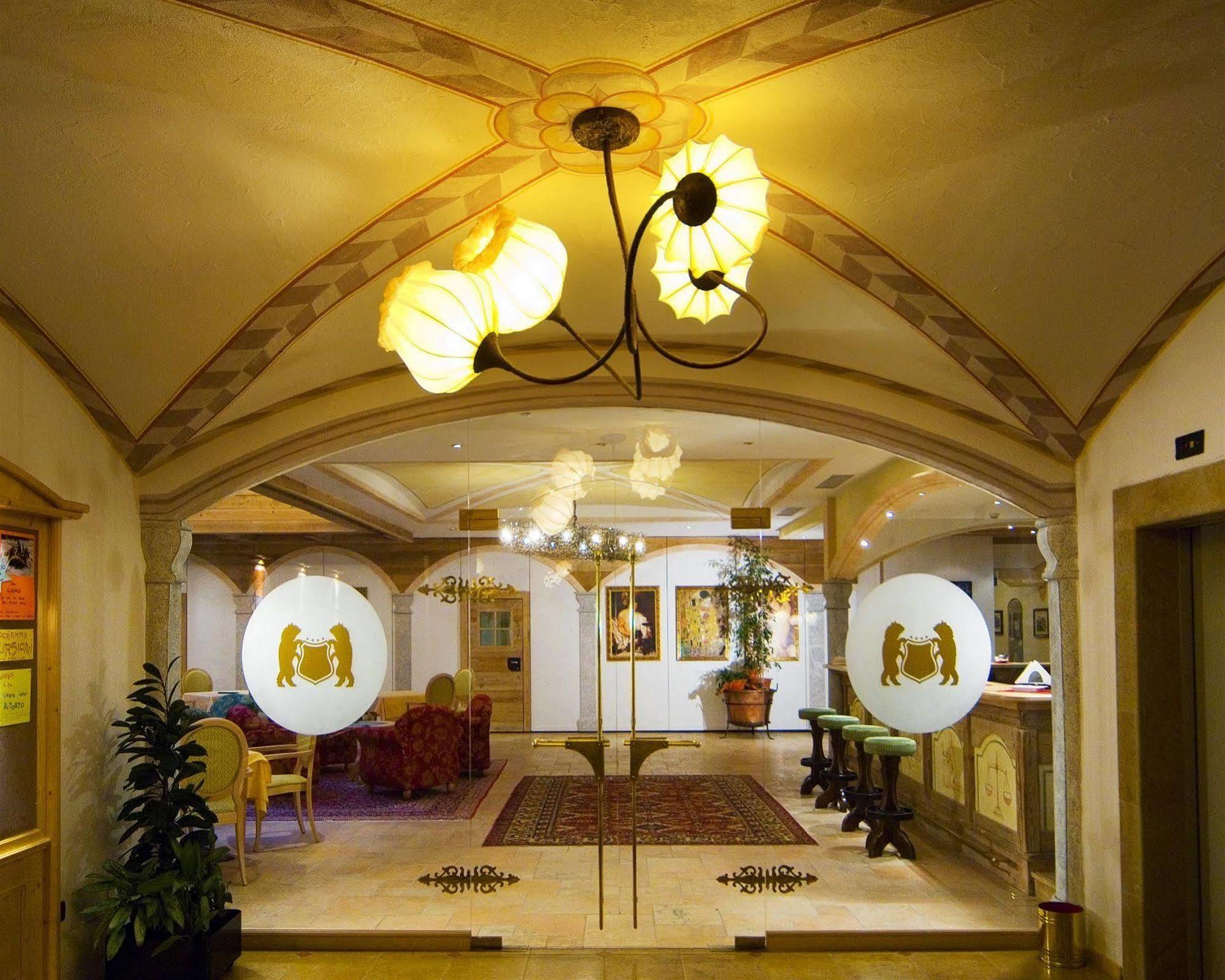 Carlo Magno Hotel Spa Resort มาดอนนาดีกัมปิโญ ภายนอก รูปภาพ