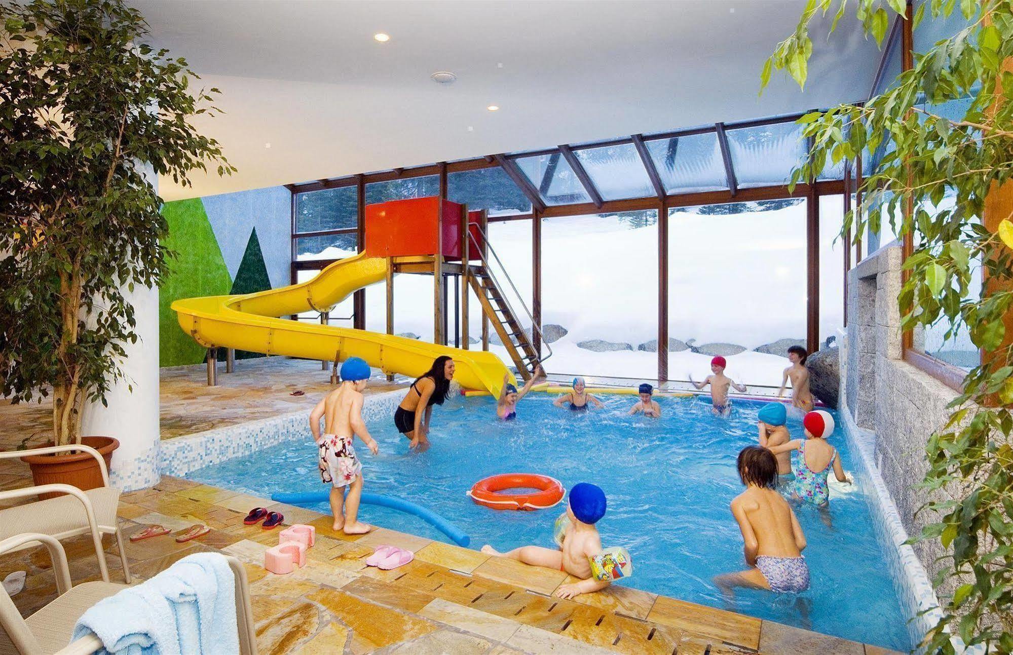 Carlo Magno Hotel Spa Resort มาดอนนาดีกัมปิโญ ภายนอก รูปภาพ
