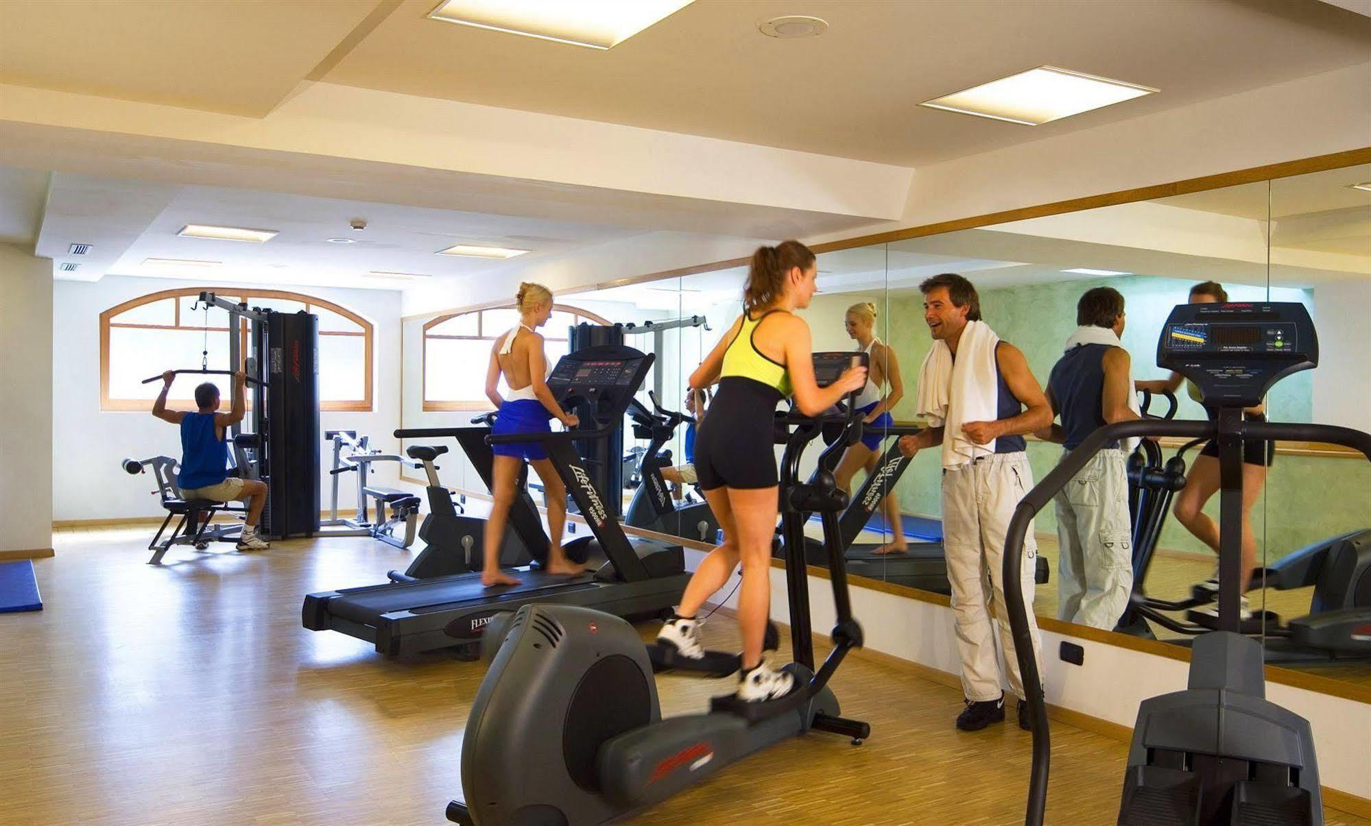 Carlo Magno Hotel Spa Resort มาดอนนาดีกัมปิโญ ภายนอก รูปภาพ