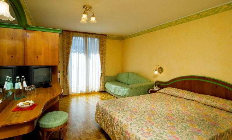 Carlo Magno Hotel Spa Resort มาดอนนาดีกัมปิโญ ภายนอก รูปภาพ